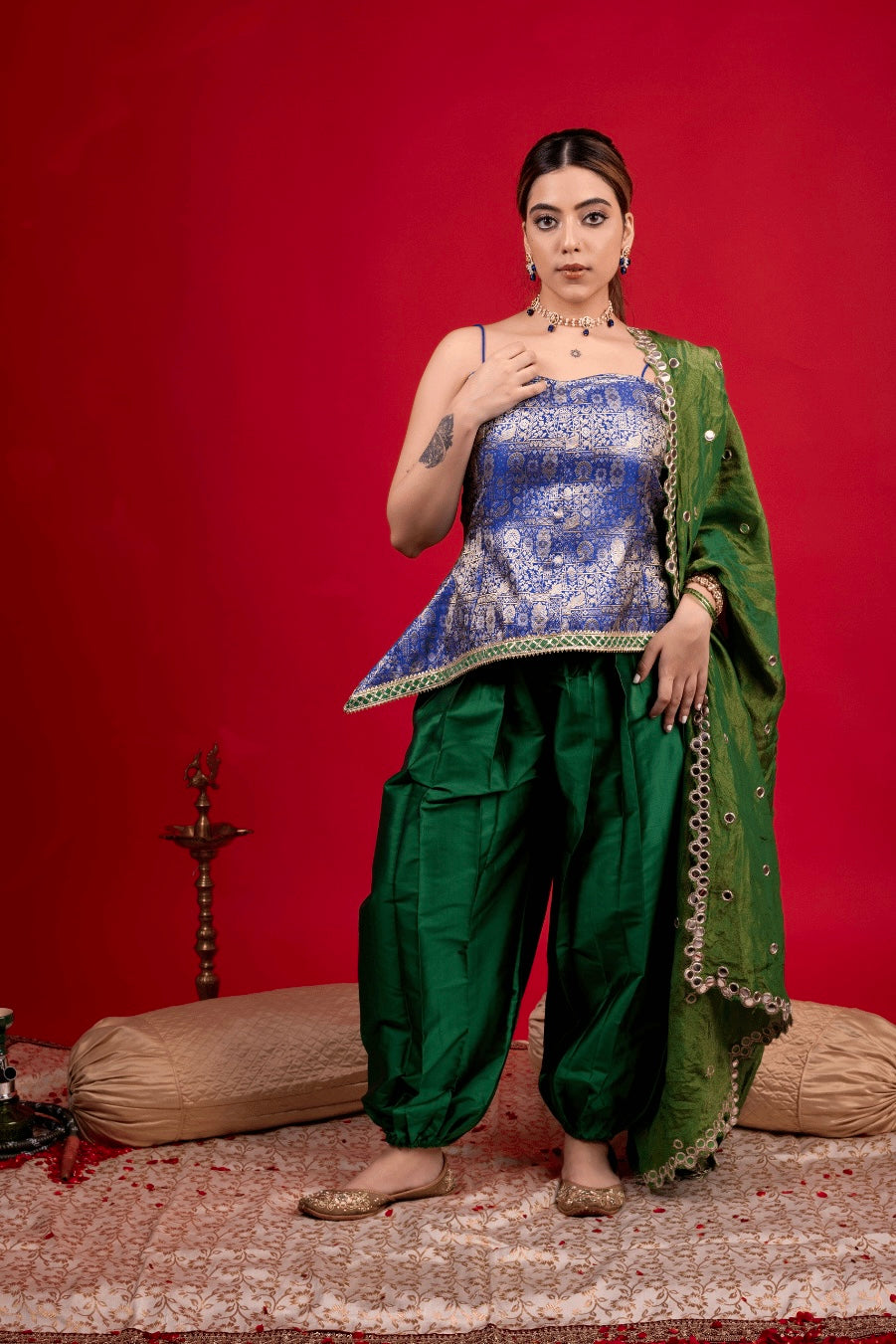 NEEL SUNDARI SUIT SET