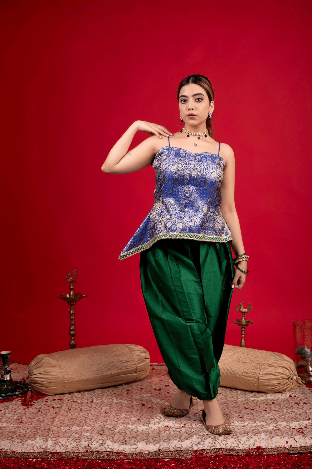 NEEL SUNDARI SUIT SET