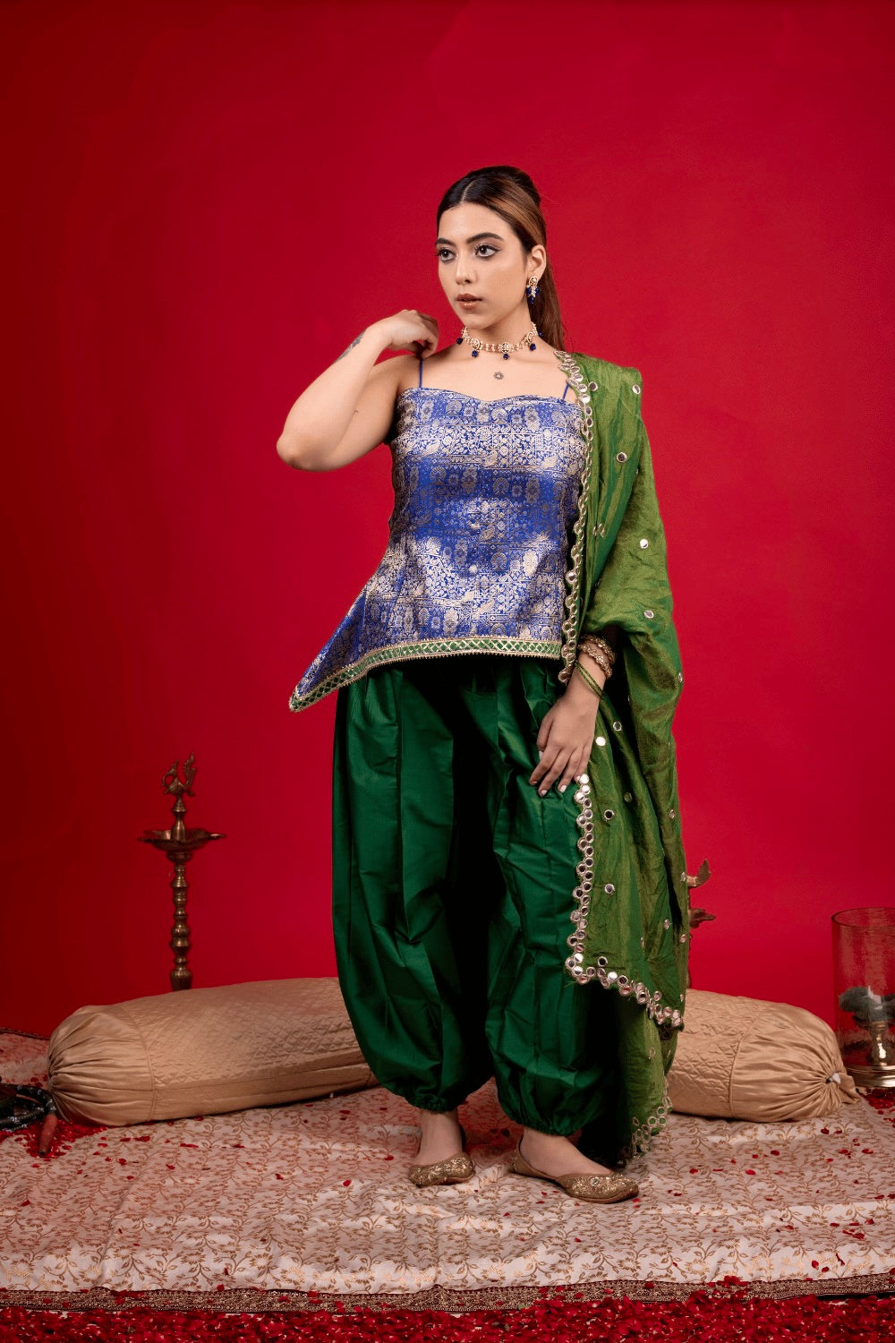 NEEL SUNDARI SUIT SET