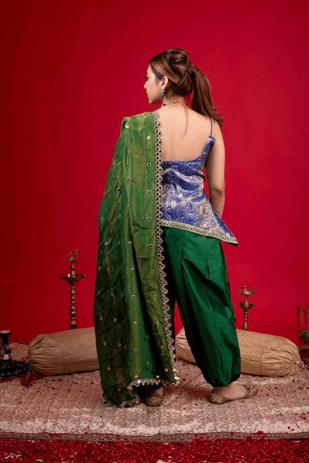 NEEL SUNDARI SUIT SET
