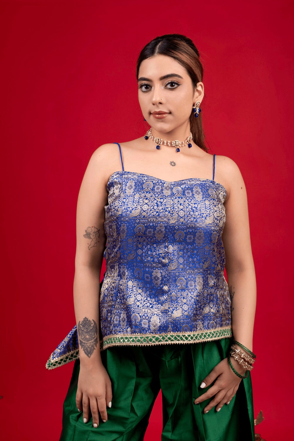 NEEL SUNDARI SUIT SET